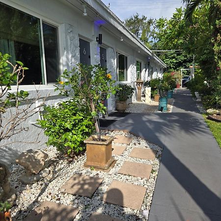 Barefoot Mailman Motel Lantana Exterior photo